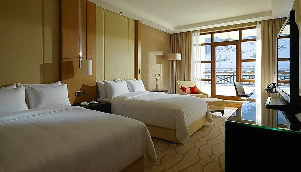 کورت یارد بای مرریوت سوچی کراسنایا پولینا